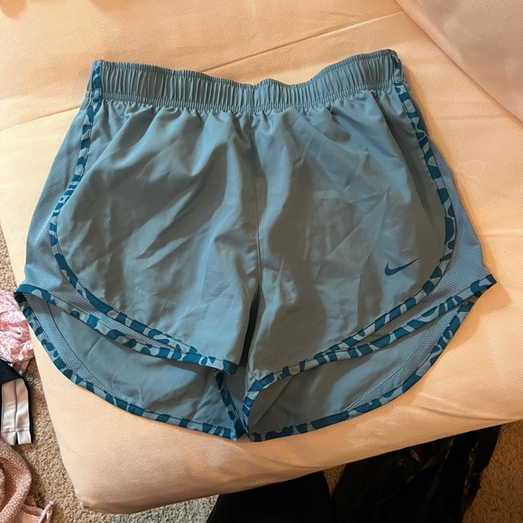 Nike Shorts don’t fit anymore - Picture 2 of 3
